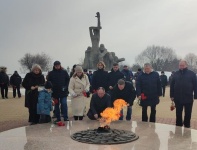 Члены Общественной палаты почтили память защитников Отечества