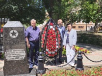 День памяти и скорби: члены Общественной палаты Ростовской области возложили венок к памятнику жертвам фашистских оккупантов