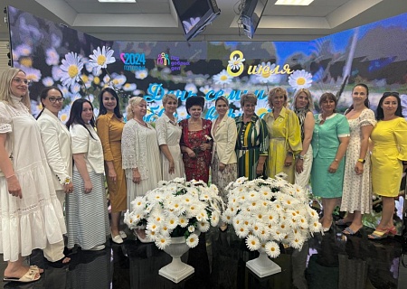 Председатель ВОД "Матери России" Валентина Петренко приняла участие в мероприятиях Общественной палаты ко Дню семьи, любви и верности