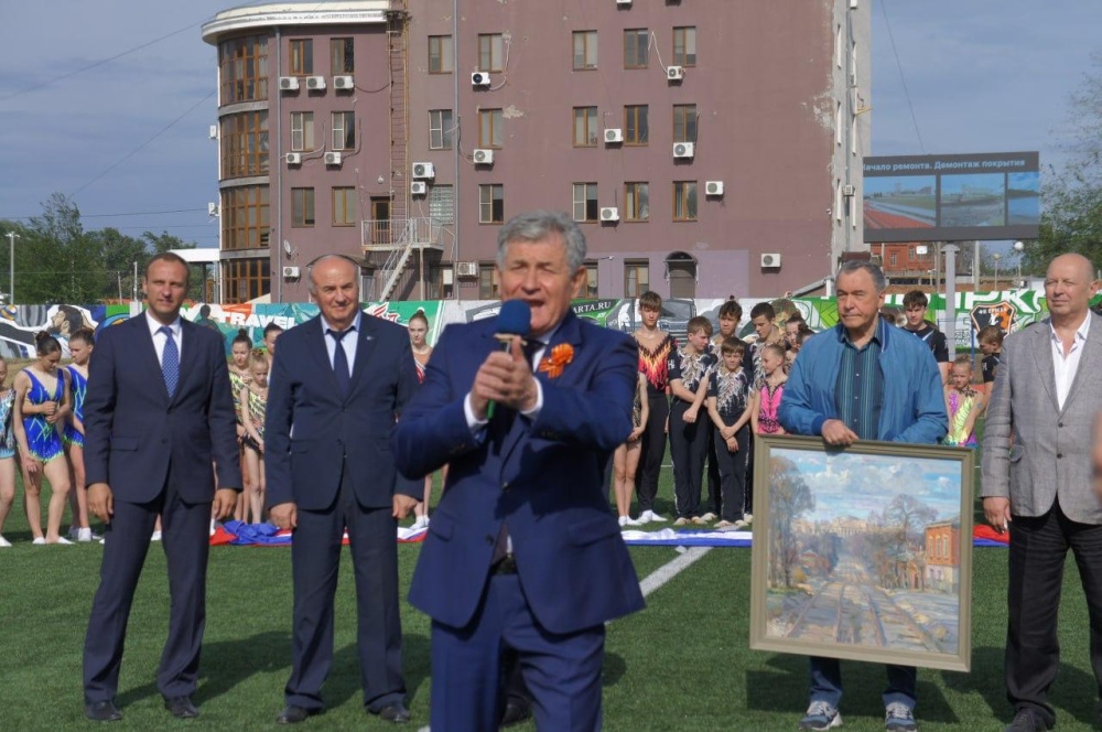 Юрий Зерщиков открыл юбилейный матч на обновлённом стадионе «Ермак» 