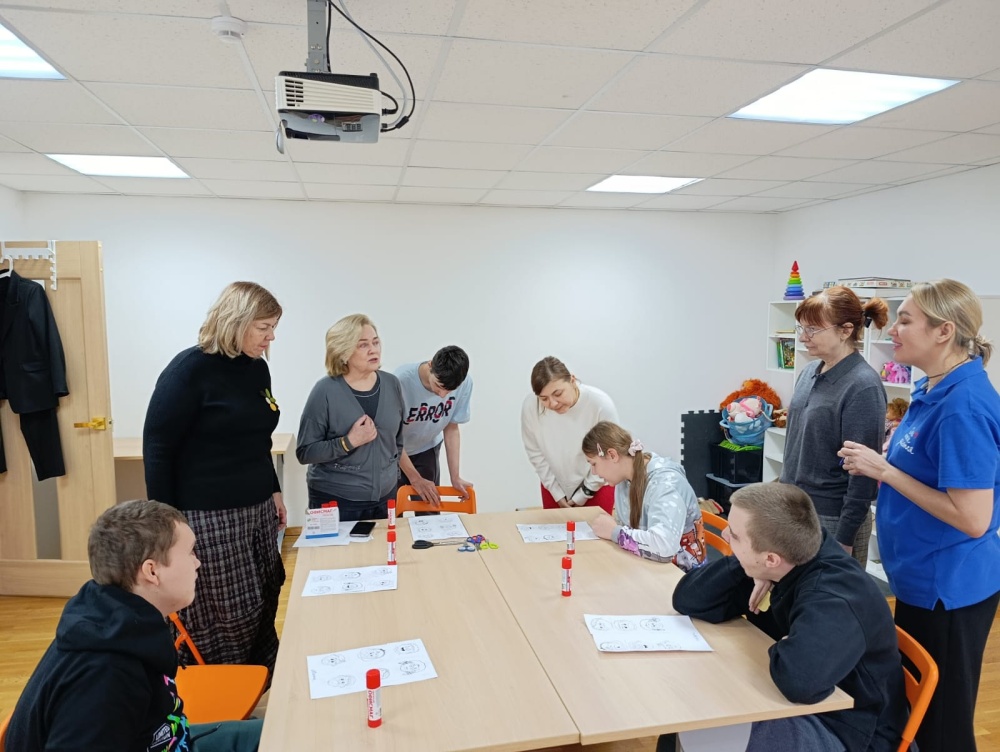 В декаду инвалидов члены Общественной палаты Дона посетили организацию «Надежда»