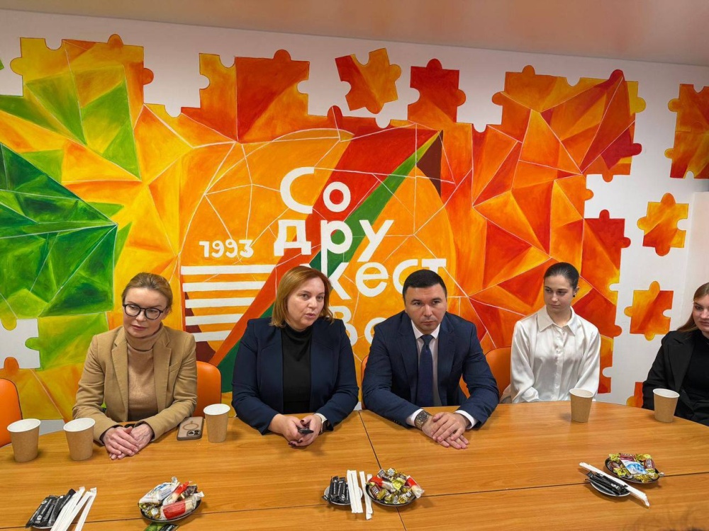 В Международный день добровольца состоялась встреча, объединившая представителей власти, общественных организаций и активных граждан. 