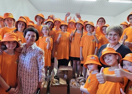 Заседание комиссии Общественной палаты по социальной политике и акция "Цена крошки хлеба - велика!"