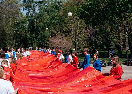 В Ростове-на-Дону состоялась торжественная передача областного «Полотна Победы»