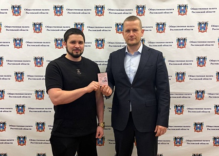 Игорь Омельченко вручил мандат новому члену ОНК региона