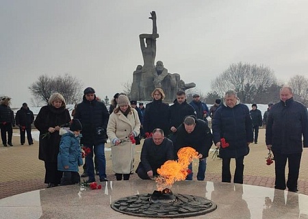 Члены Общественной палаты почтили память защитников Отечества