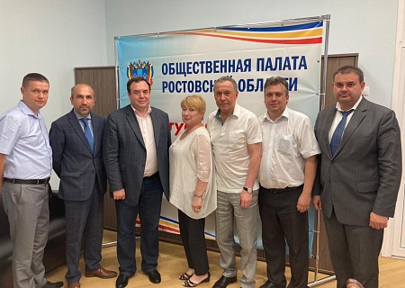 Общественную палату Ростовской области посетил член Совета при Президенте РФ по развитию гражданского общества и правам человека, сопредседатель Ассоциации некоммерческих организаций по защите избирательных прав "Гражданский контроль" Александр Брод.