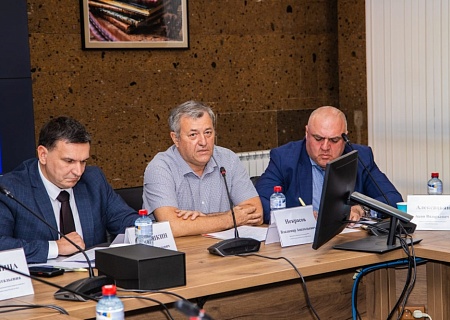 Заместитель председателя Общественной палаты Владимир Некрасов принял участие в работе круглого стола «Россия страна возможностей. Россия объединяет»