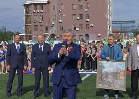 Юрий Зерщиков открыл юбилейный матч на обновлённом стадионе «Ермак» 