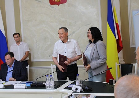 Торжественное подписание соглашений о взаимодействии в рамках заседания Общественного штаба по наблюдению за выборами в Ростовской области