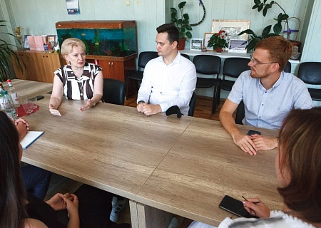 Заместитель председателя Общественной палаты региона Елена Макаренко провела встречу с руководителями НКО Таганрога и посетила ряд городских объектов социальной инфраструктуры