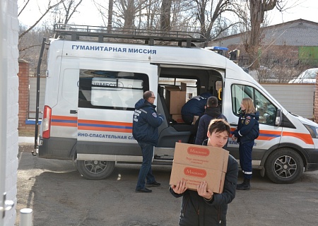 Воспитанники Тацинской школы-интерната получили новогодние подарки и игрушки